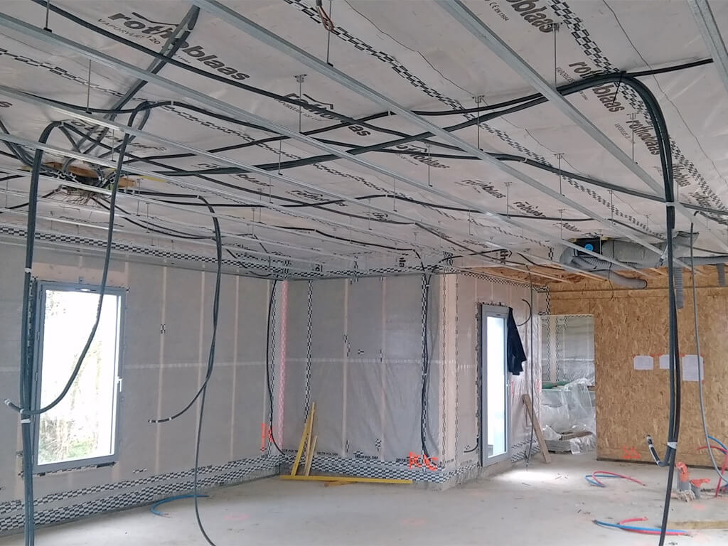 chantier-habitation-bureau-preparation-cablage